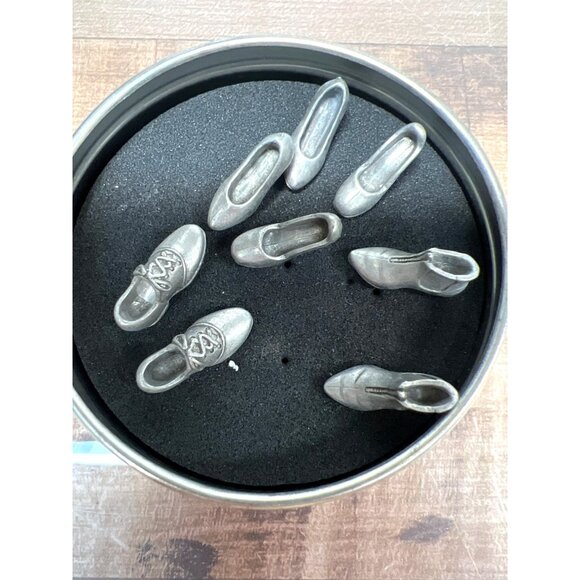 Vintage Robinwood Shoe-Shaped Push Pins In Original Tin - Picture 2 of 3